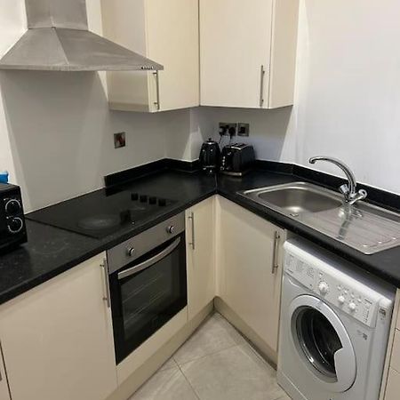 Modern 1 Bed Apartment In Salford Manchester Kültér fotó