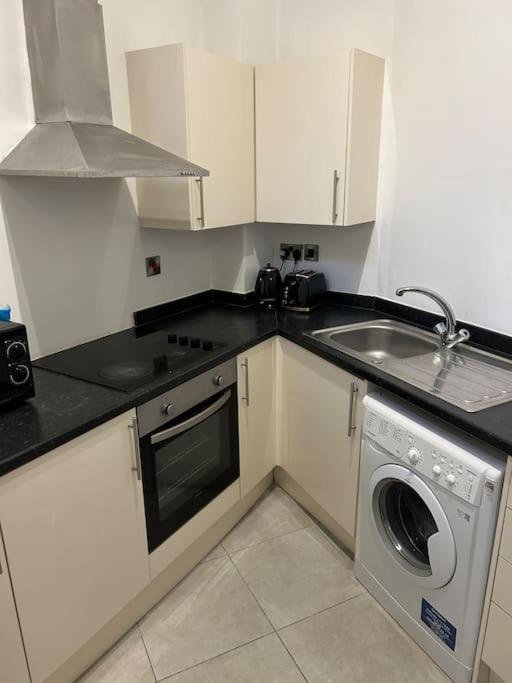 Modern 1 Bed Apartment In Salford Manchester Kültér fotó